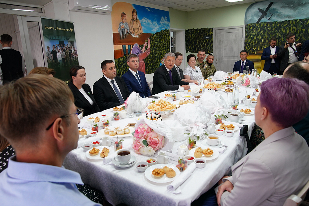 Радий Хабиров  посетил  центр поддержки ветеранов  «Дом СВОих»