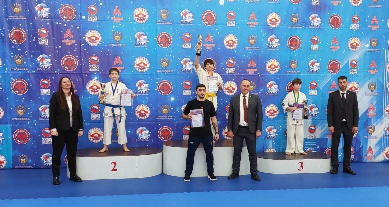 На пьедестале - каратисты