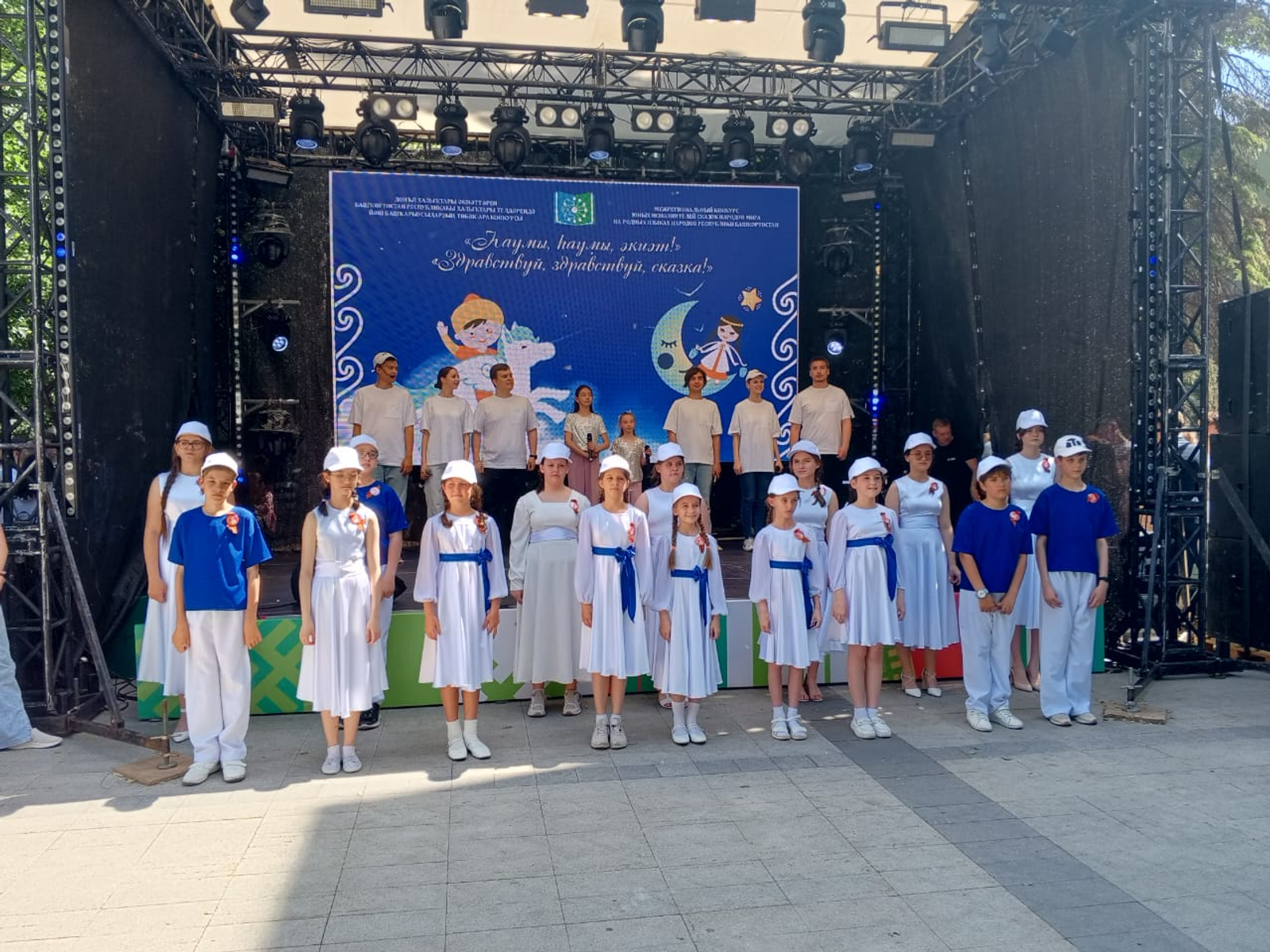 На «Китап-Байраме» провели песенный флешмоб к Дню защиты детей