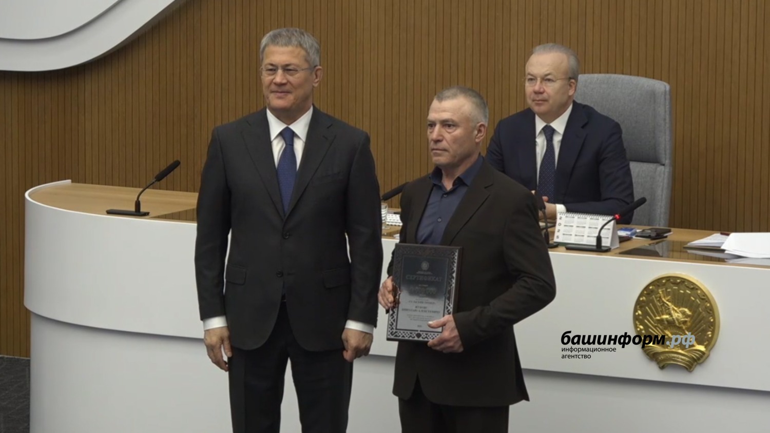 Радий Хабиров вручил награды участникам проекта "Сельский тренер"