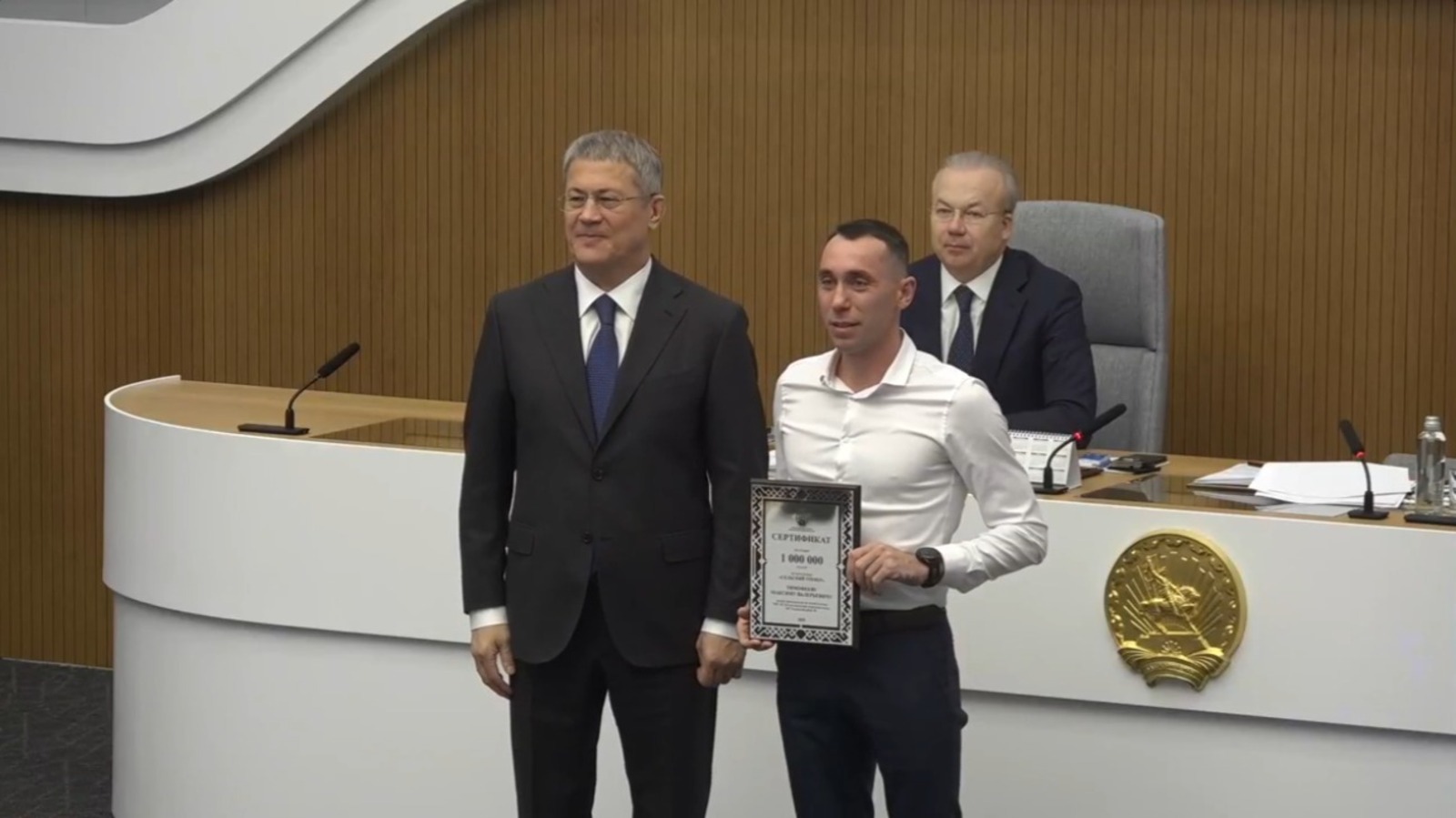 Радий Хабиров вручил награды участникам проекта "Сельский тренер"