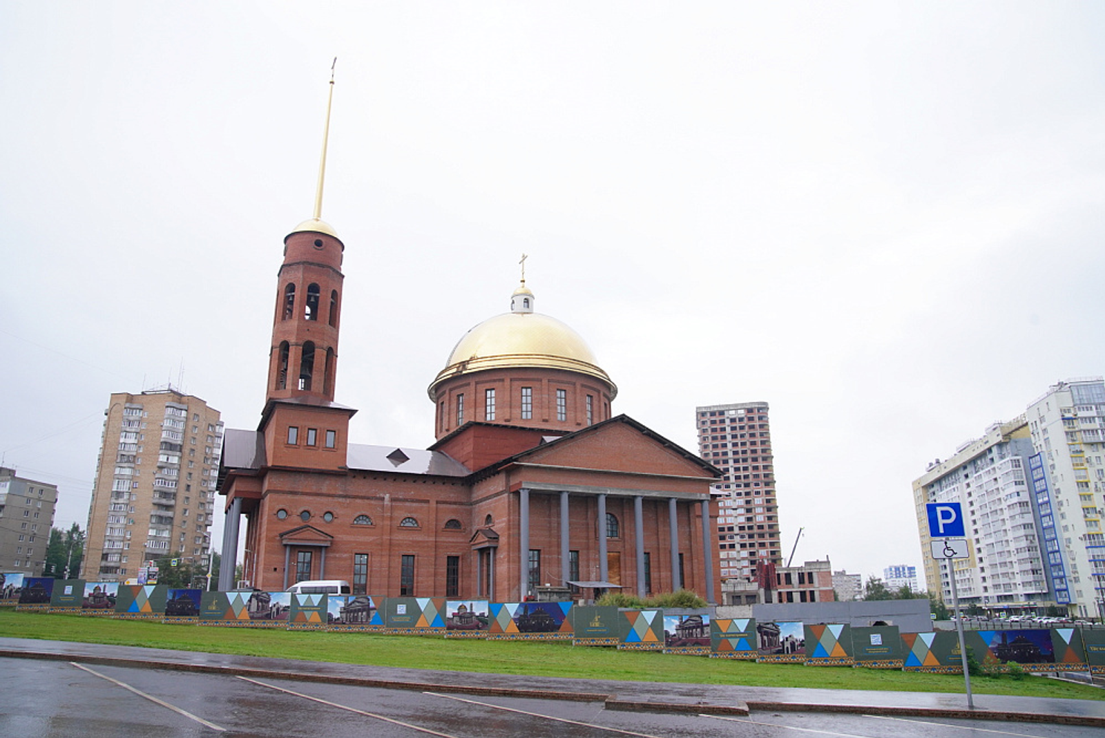 Радий Хабиров посетил стройплощадку Воскресенского кафедрального собора в Уфе