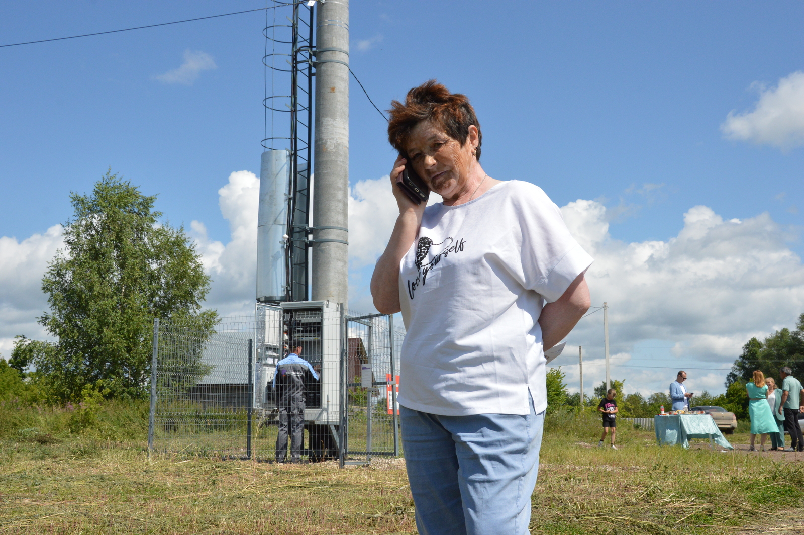В деревне Орловка установили и запустили в «эфир» базовую станцию сотовой связи