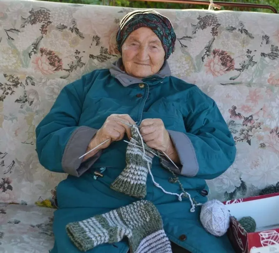 Теплые вещи, спальники, тушенка и носки доставляют бойцам из Башкирии