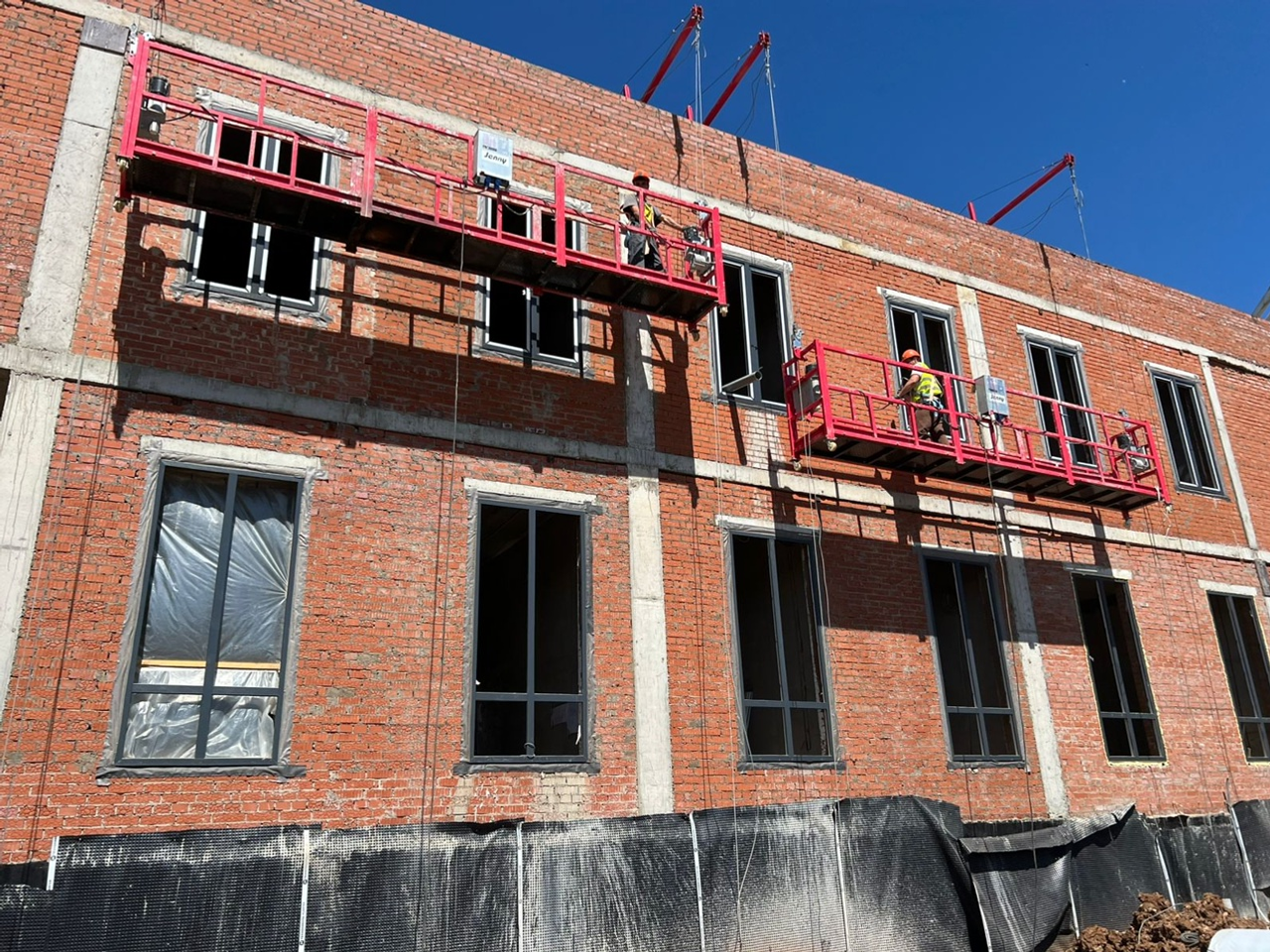 В Благовещенске продолжается строительство детской поликлиники