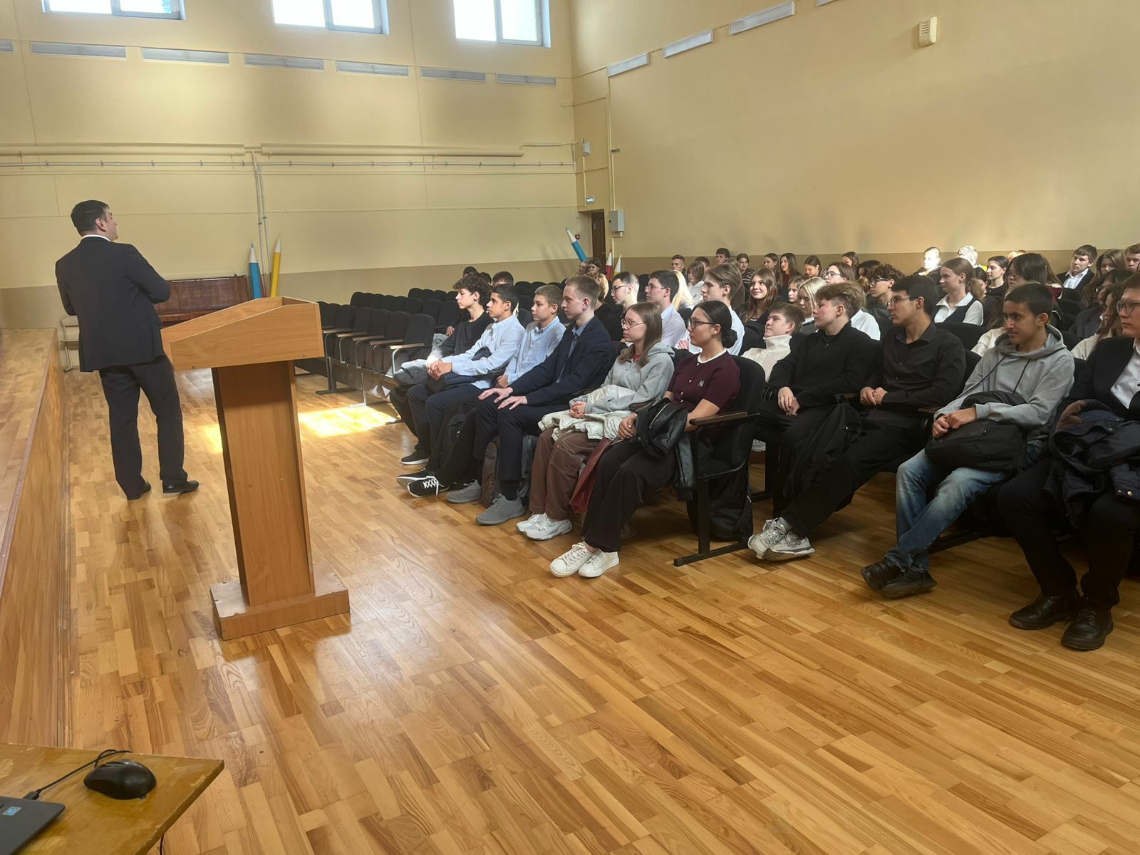 Представители ФСБ провели для учащихся лекцию