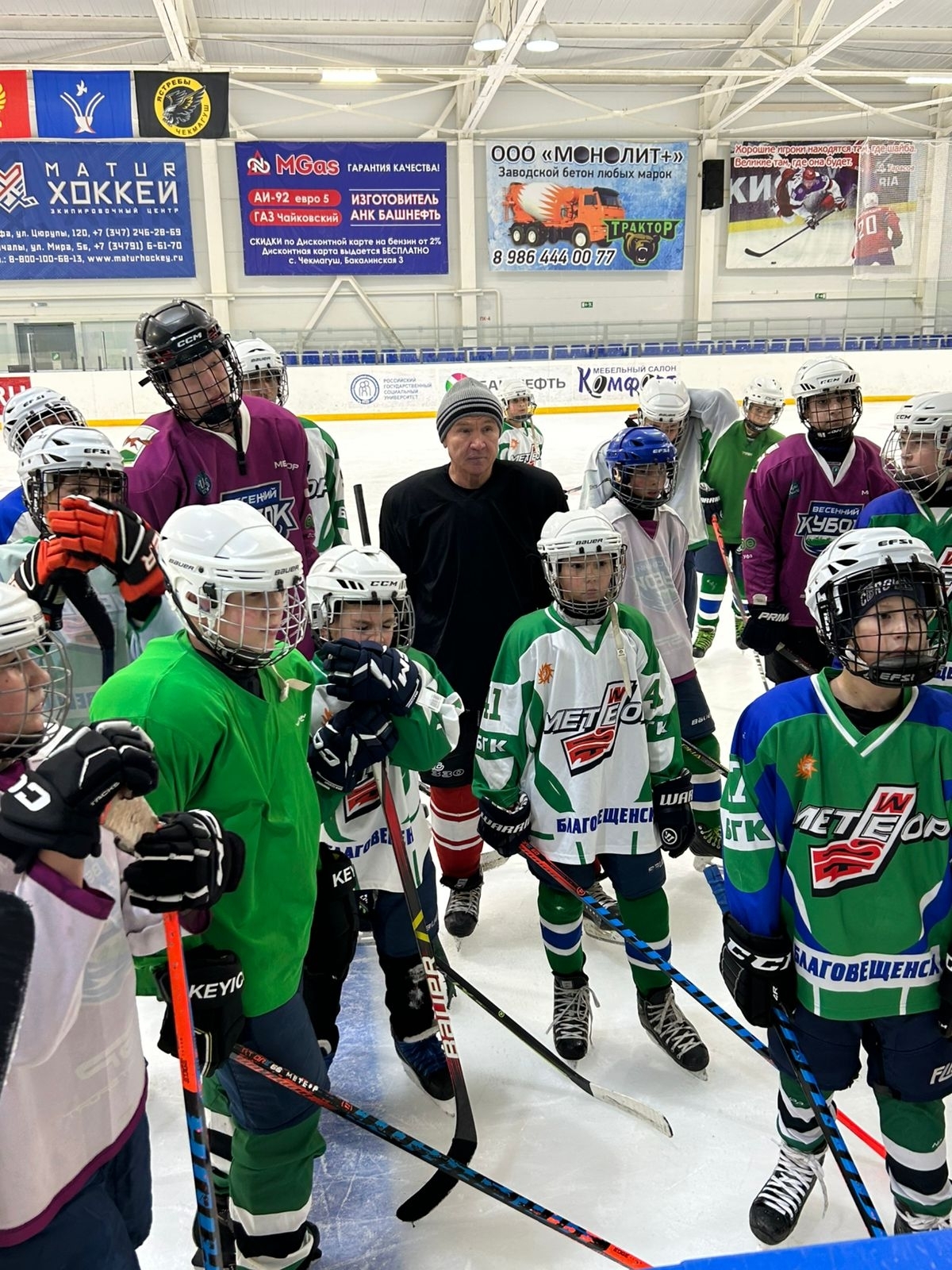 На льду - отцы и сыновья